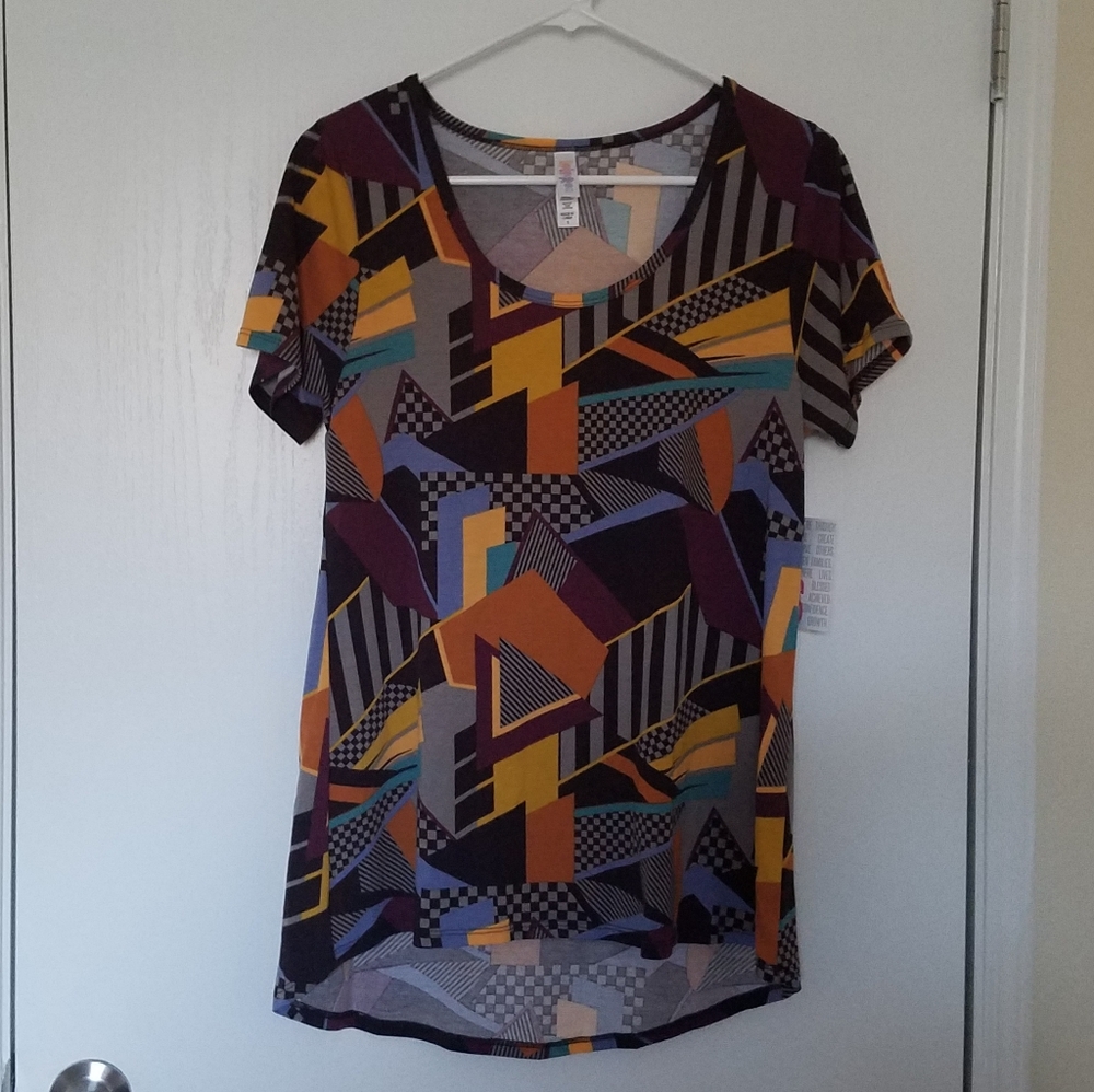 🧡 Nwt’s Funky Geo, Classic Tee Small